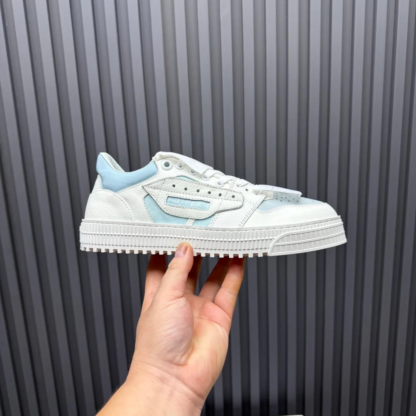 Men's shoes💰680 OFF WHITE ⚡️Couple style⚡️The latest spring style street casual shoes, released with the highest quality version on the market👊Series original mold opening, original lasting, production technology 1:1 original version➰🔜The best choice for more and more celebrities and Internet celebrities🔸In the classics Changes in the code🔸Innovate in the trend🔸Strive to break away from the shackles of bad street design🔝Although he is not the originator of fashion design, he is definitely a shining dark horse in avant-garde design🐴🆙Do not follow the trend🔅Not universal beauty🔅 Fabric💯First-layer cowhide Lining💯Imported skin-friendly and environmentally friendly polyester mesh Foot pads💯Original molded high-elastic environmentally friendly molding pads Midsole💯Made with original last-last technology Outsole💯Rubber outsole Packaging💯Official website synchronizes full set of packaging (brand wrapping paper, brand certificate, brand cloth bag) Code numbers 35-44, 45 46 Customized